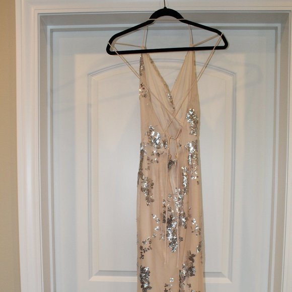 Banjul V-neck Backless Sequined Dress - Picture 3 of 5